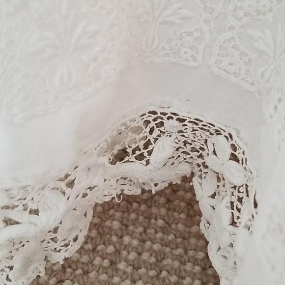 Antique 66" Round Fancy Lace Cover - Picture 6 of 8